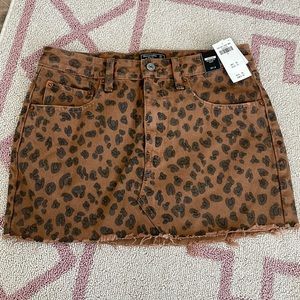 BNWT A&F leopard print mini skirt